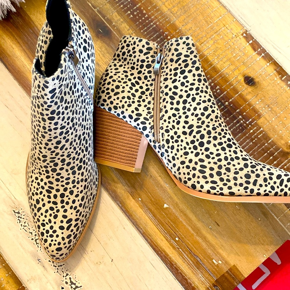 Never worn leopard print boots with 2 1/2” heel.